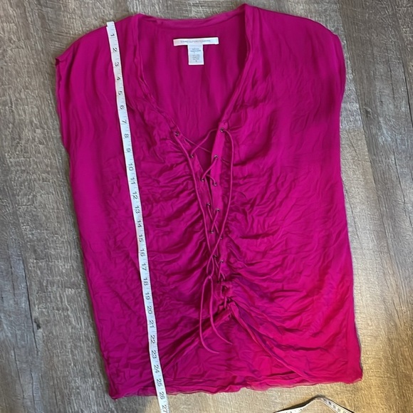 Diane Von Furstenberg Silk Fuscia Lace Up Front Cap Sleeve Blouse size 6 - Picture 14 of 15